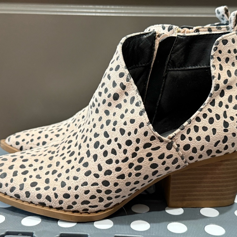 Chic Spotted Ankle Boots - Black and Cream